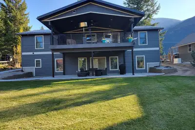 Image de New daylight bsmt apartment, 2 Br/2Bath, only 11 miles to Glacier National Park.