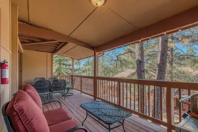 Image de Mary's Patio. 4 bedroom condo w/ 3 living areas and 3 decks in beautiful Ruidoso