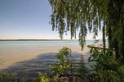 Image de Relax with your family at this peaceful place to stay next to the Niagara River