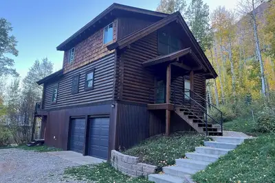 Image de Gorgeous Log Home with Hot Tub and Starlink WiFi Minutes from Purgatory Resort!