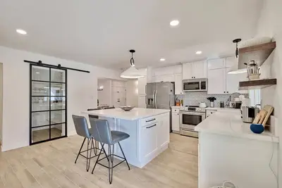 Image de Poolside Paradise - 4bed Home in Perfect Location