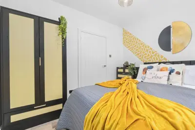 Image de Modern 2 bedroom apartment with parking and wifi.