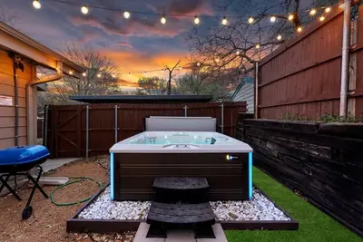 Image de The Hidden Gem: Gig Speed Internet | Saltwater Hot Tub | near Dfw