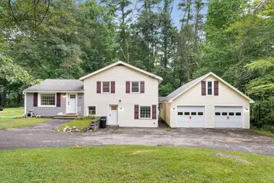 Image de Gorgeous house on Highland Lake next to Pleasant Mountain!