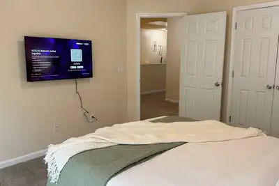 Image de Spacious townhome ideally located in Grayson with private backyard. Sleeps 8