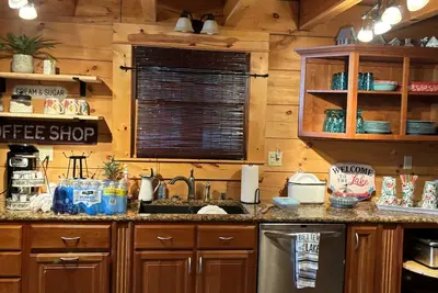 Image de Cozy 4-bedroom cabin with Ac and WiFi in lovely holiday rough with lake access