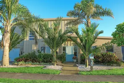 Image de Stunning Surfers 4 Bedroom Beach House