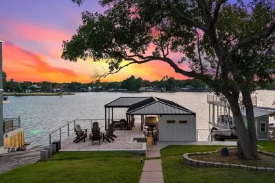 Image de Huge Home on Sunset Cove -Beautiful On Water! \n