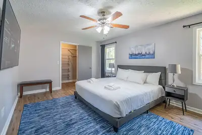 Image de Save Midweek! 3br Near Lake Acworth & Downtown