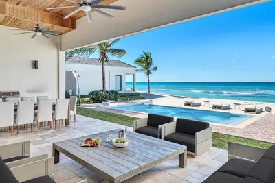 Villa on the Beach \/ Heated Pool \/ Bohemian Vibe \/ Corsair Key