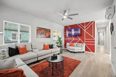 Image de Trendy Escape in the Heart of Sacramento!