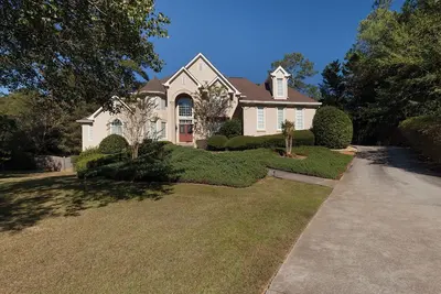 Image de Beautiful serene mansion - 5-bedroom 4 1/2 bathroom house in Snellville