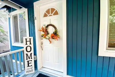 Image de Charming Farmhouse Retreat: 2 Beds 2 Bath with Garage