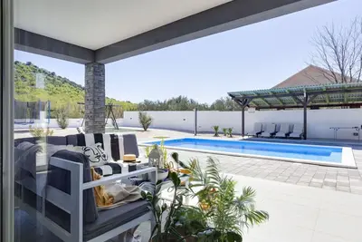 Image de Belle maison de vacances privée avec Wifi, climatisation, piscine privée, Tv, patio, animaux admis