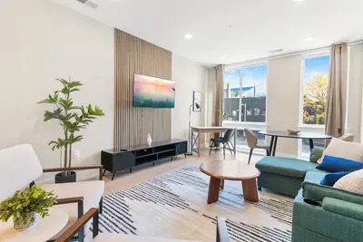 Image de Modern 1-Bd w/ King Bed - Pier and Harbor Views! - Near Old City\n\n