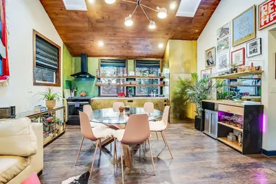 Image de Artsy Retreat - Woodstove, Grill, and Patio