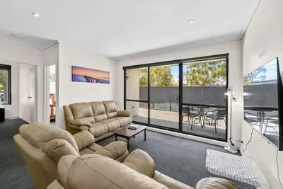 Image de Spacious 3br Apt at Central Glen Waverley with parking