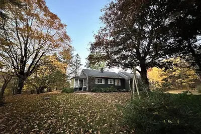 Image de Charming 2-bedroom country cottage bordering on land trust in Washington, Ct