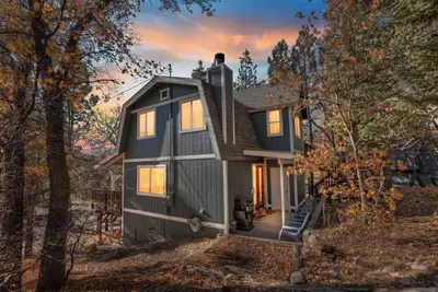 Image de Pinecone Palace Cabin