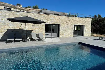 Image de Villa avec piscine à 10 minutes à pied de la splendide plage de Pinarello