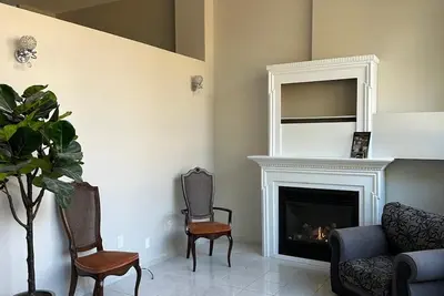Image de Private home with large bedroom and spacious common areas with patio.
