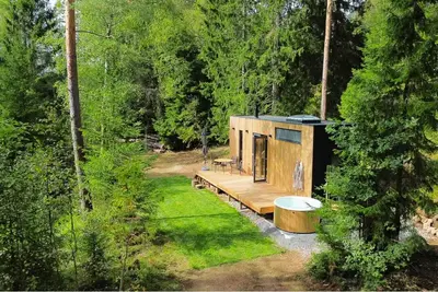 Image de Freyja Summer Forest Retreat | Lakeside Views & Outdoor Tub (Near Gothenburg)