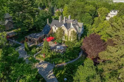 Image de Iconic 5-bedroom gallery estate in Paris, On, with pool and fitness room