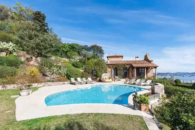 Image de Villa 6 pièces vue mer panoramique - Piscine à débordement