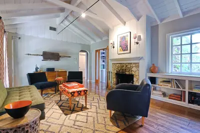 Image de Charming 2-Bedroom Garden Retreat in Valley Village