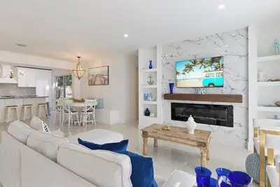 Image de Fully Renovated Coastal Castle