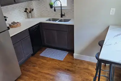Image de Beautifully remodeled 2 bedroom house in Glenside, close to beach.