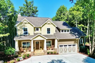 Image de Luxury 5 bedroom, Mountain Views, Hot Tub, Game Room, Gourmet Kitchen, Hiking