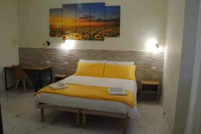 Image de Little Gardens Guest House - Sunflower Room