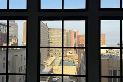 Image de Giant Luxury 1-bedroom condo Downtown in welcoming Cleveland with fitness room