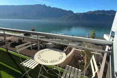 Image de Magnifique appartement vue lac du Bourget et pied dans l’eau (20 mètres)