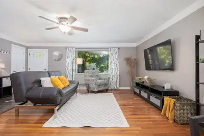 Image de Charming 3 Bed 1 Bath Home Near Columbus Historic District Reynoldsburg