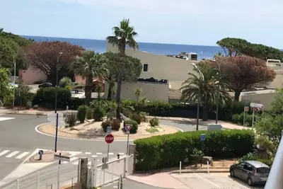 Image de Appartement classé 3* + terrasse vue mer parking privé 100m plage/centre ville