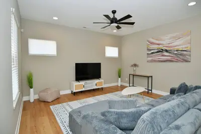 Image de Charming modern duplex apartment well located near Broad Ripple