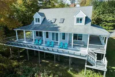 Bay Haven. Comfort, deck & water access. Seasonal float and mooring available.