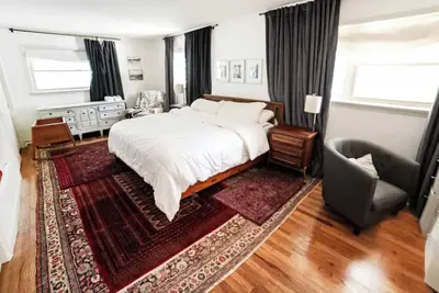 Mid Century Modern Home Near Uga & Downtown