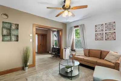 Image de Quaint wooded farmhouse in charming Grafton