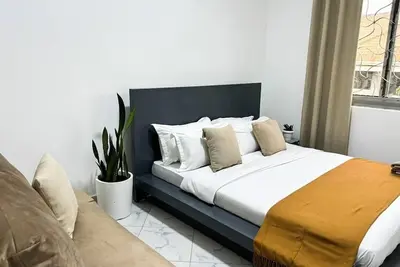 Image de 2 Bedroom Apartment w\/ Palm View Balcony Ensuite Bathrooms Entebbe