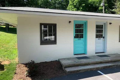Image de Historic Blue Ridge Tourist Court - One Bathroom Suite