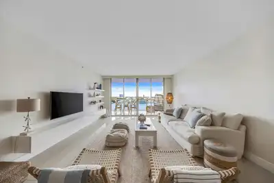 Image de Golden Bay Gem: Your Gateway to Oceanfront Living