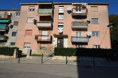 Image de Warm and Welcoming Apartment with Balcony - Two Bedroom Apartment with Balcony