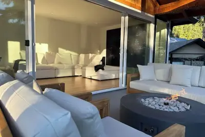 Image de Relaxing Youbou lake house retreat w/ hot tub + outdoor fire pit