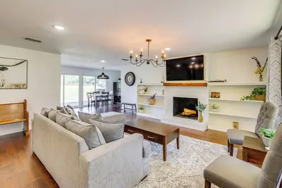 Image de Fire Pit & Grill: Tyler Home on 5 Acres!