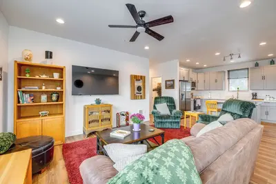 Image de Walk to Marina: Tillamook Bay Apt w\/ Water Views!