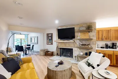Image de Cozy condo with full kitchen, fast wifi & W/D - great location