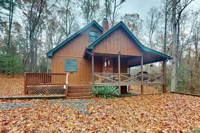 Image de Rustic Blue Ridge Cabin with Porch, Central Ac and Gas Fireplace